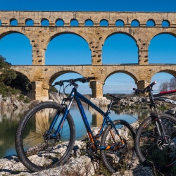 Vélo au Pont du Gard