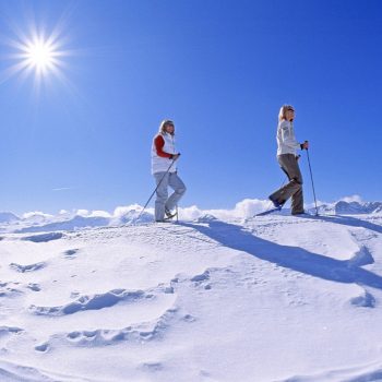 RAQUETTES 2 FEMMES - AURON - 06 ALPES MARITIMES FRANCE