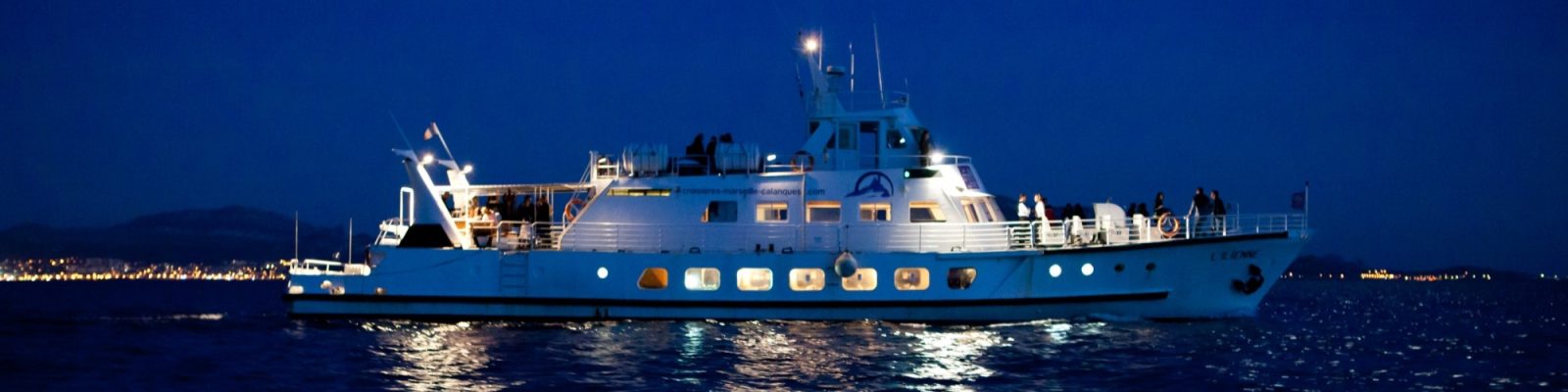 cocktail-dinatoire-bateau-marseille-1